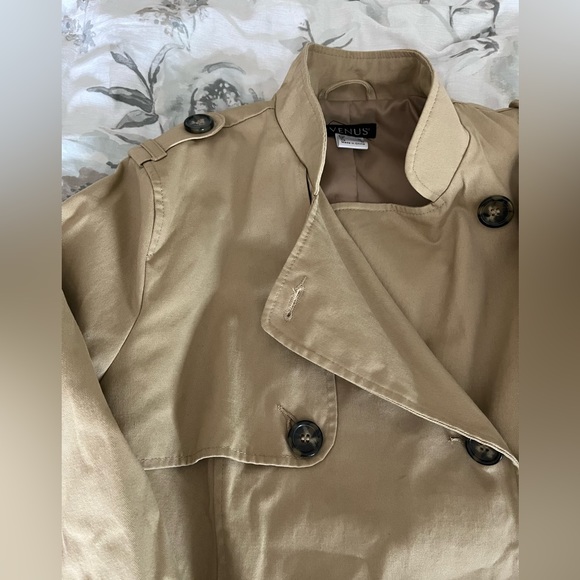 Beige trench coat - Picture 2 of 6